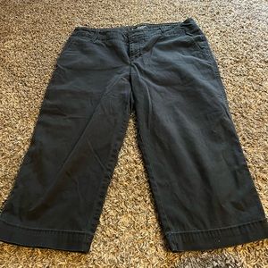 Black capri pants
